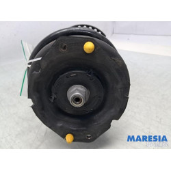 Renault - Espace - Stoßdämpferstrebe rechts vorne