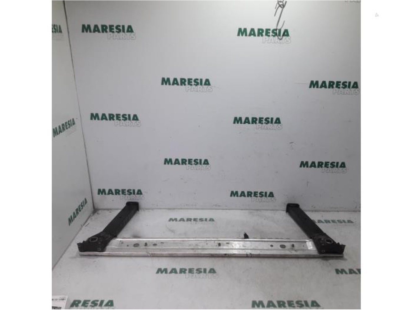 Renault - Megane - Radiator bar