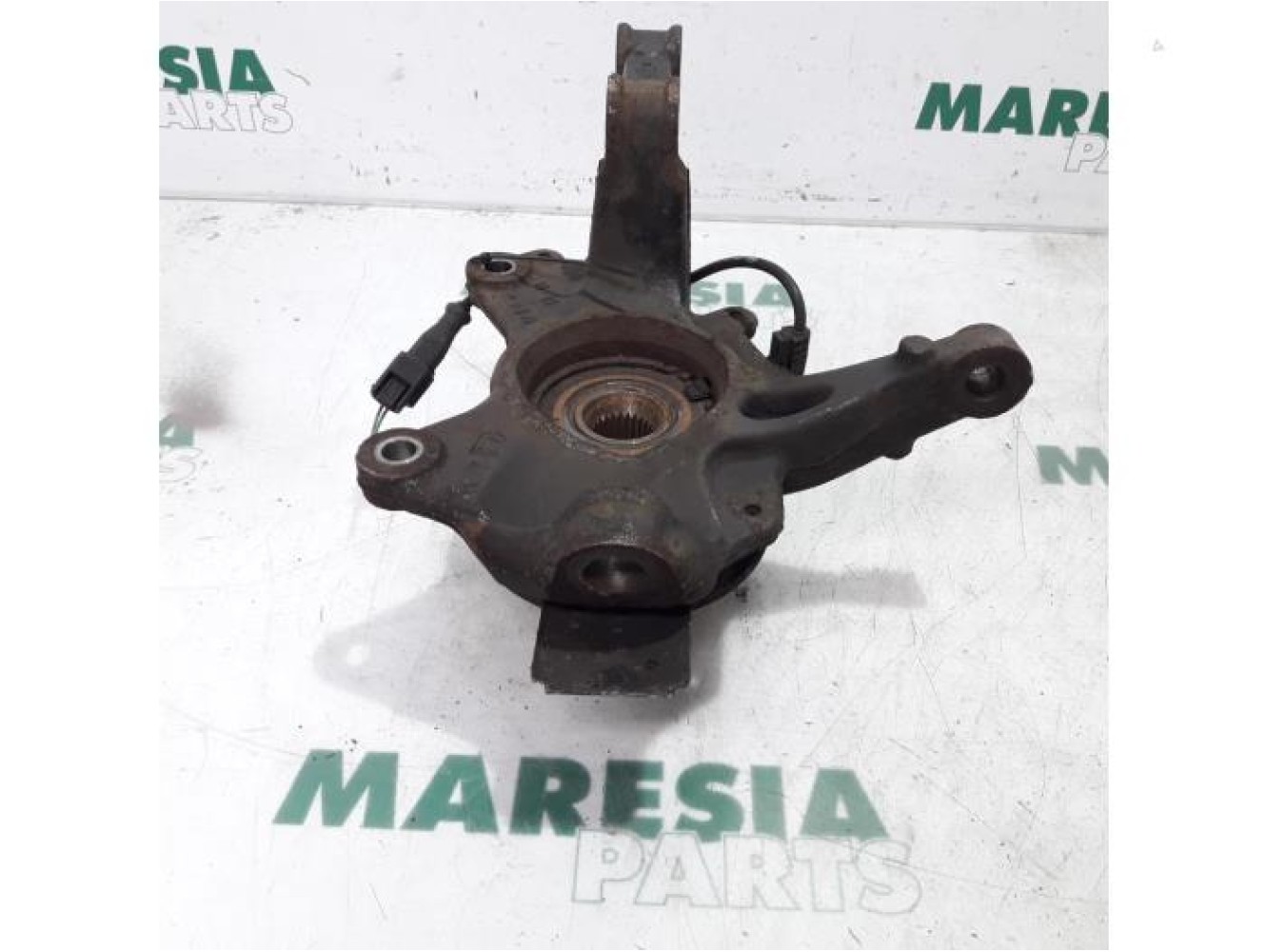 Renault - Megane - Knuckle, front right