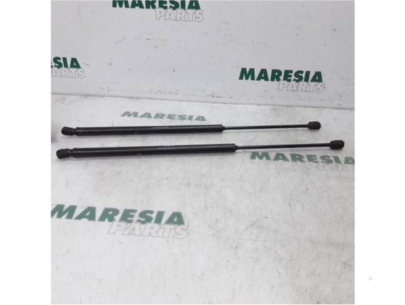 Citroen - C4 Picasso - Set of tailgate gas struts