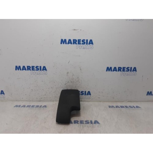 Renault - Megane - Armrest