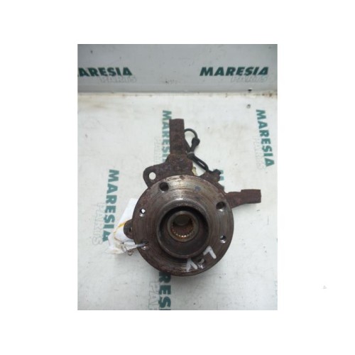 Renault - Kangoo - Fusee links-voor