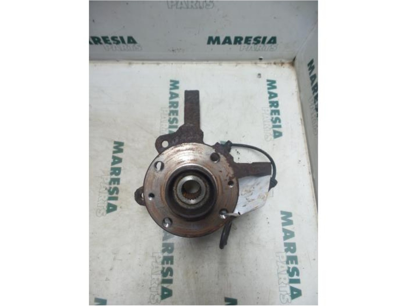 Renault - Kangoo - Fusee links-voor