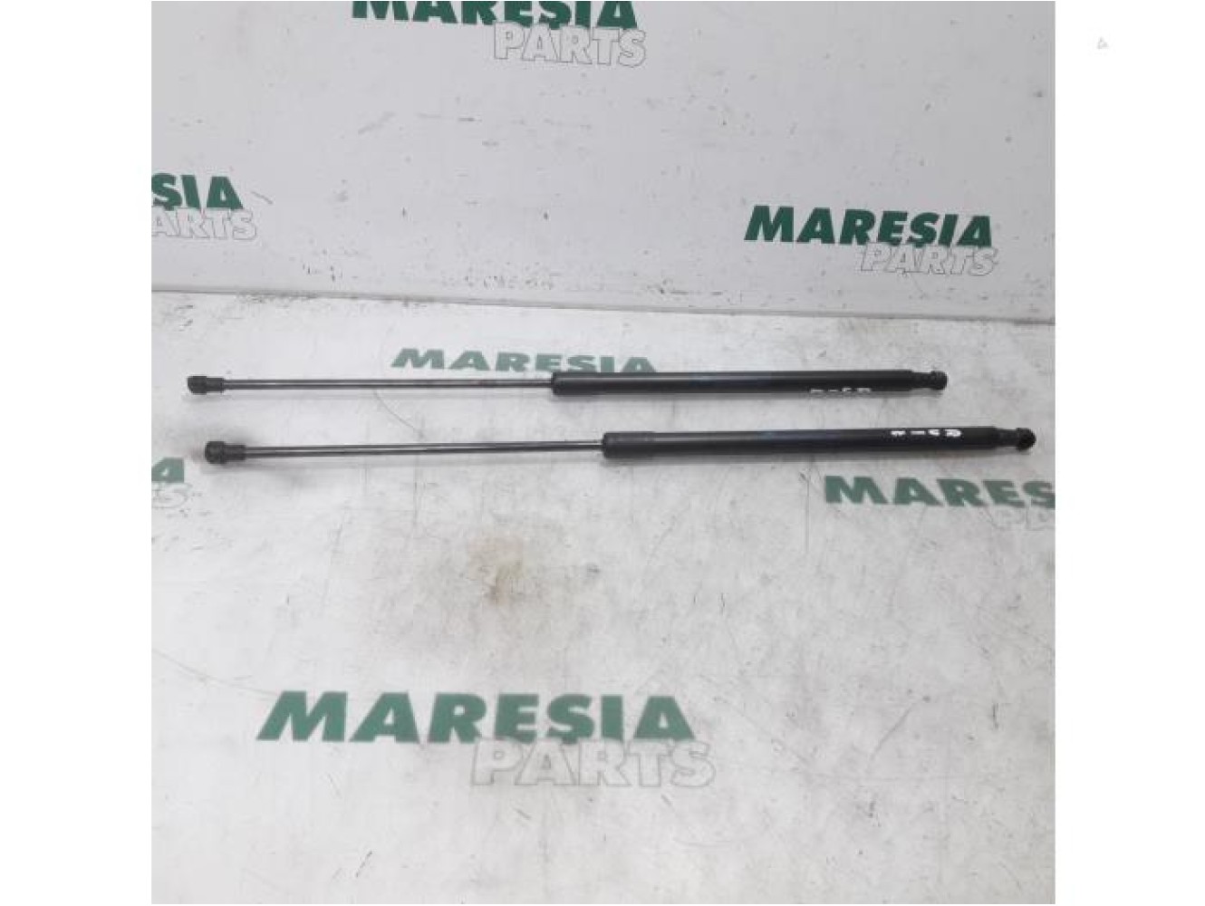 Citroen - C4 Picasso - Set Gasdempers Achterklep
