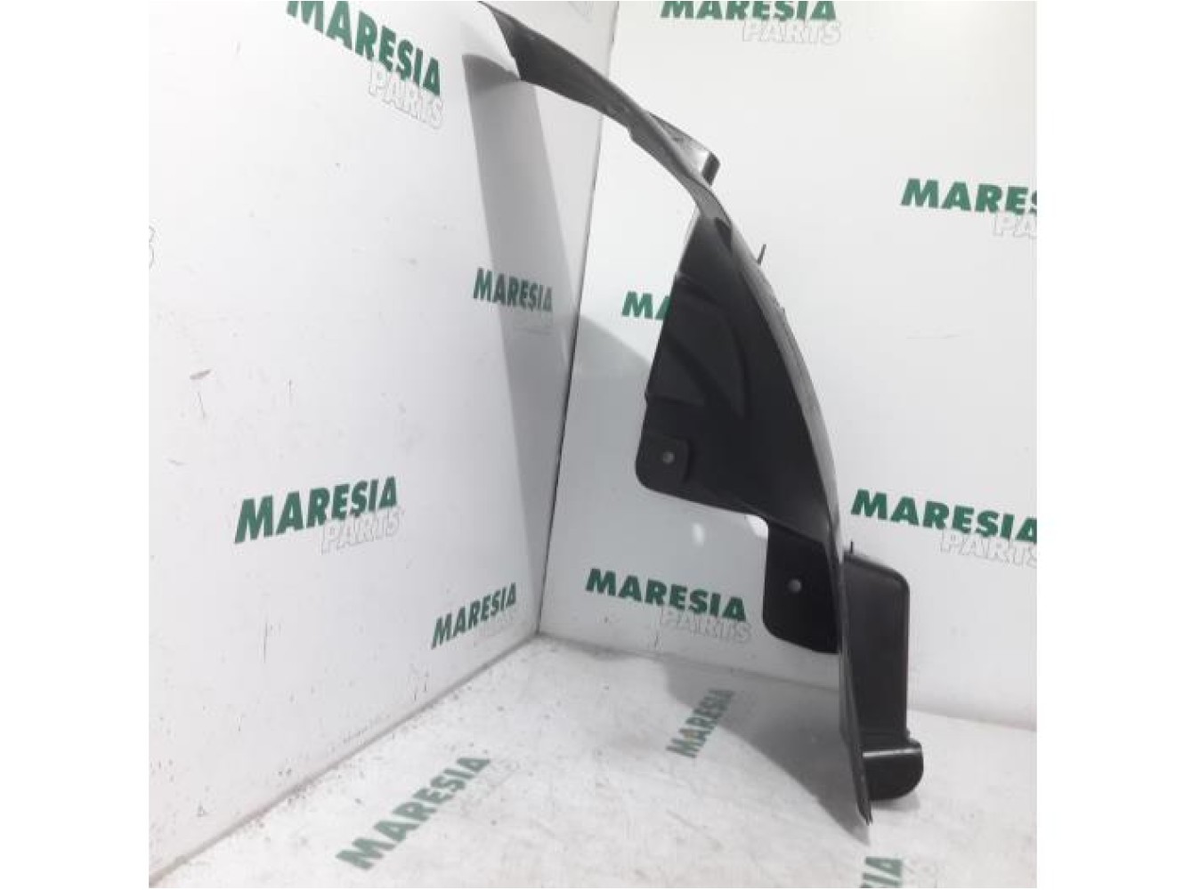 Renault - Master - Wheel arch liner