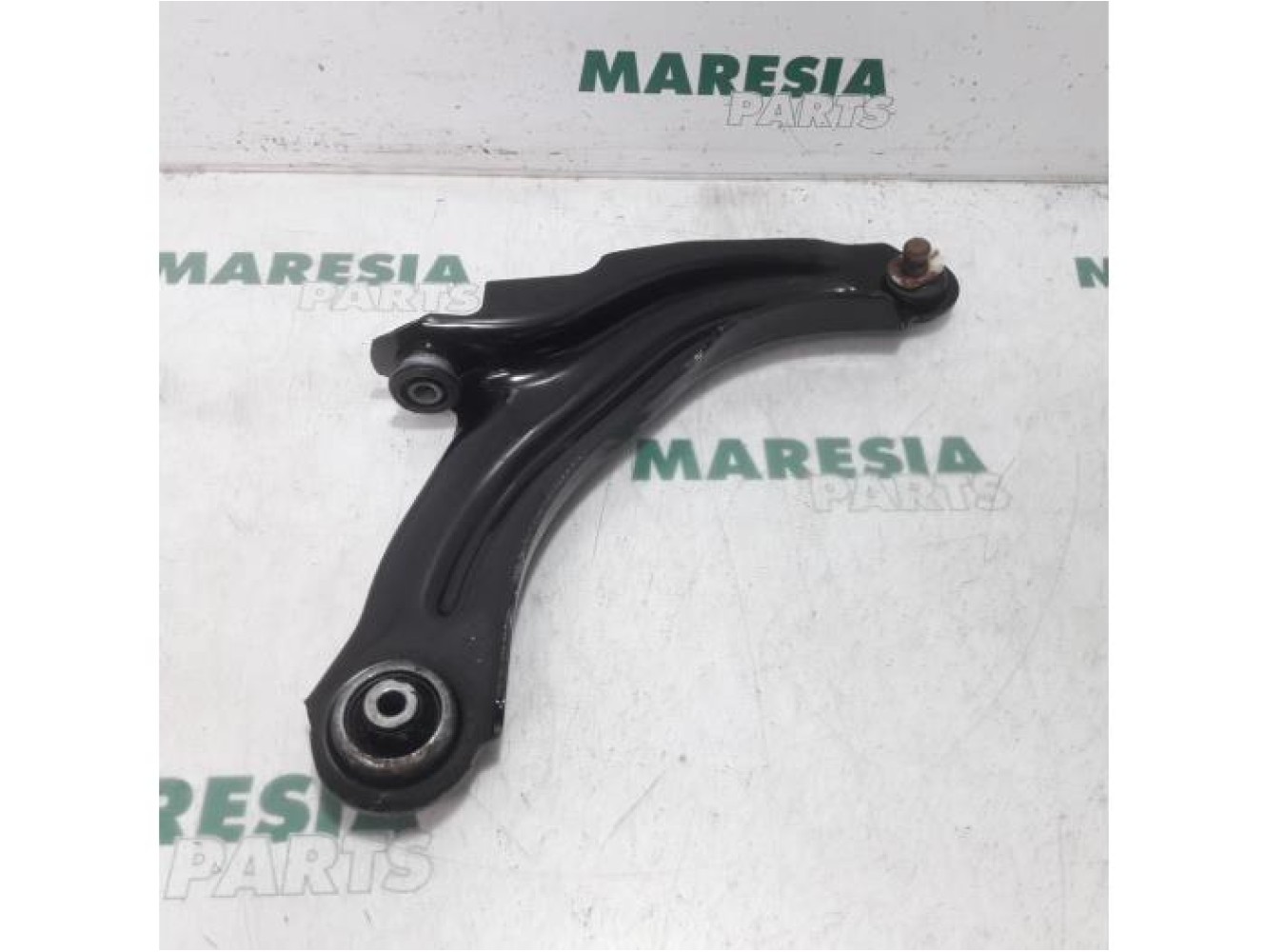 Renault - Clio - Front lower wishbone, right