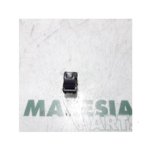 Renault - Clio - Multi-functional window switch
