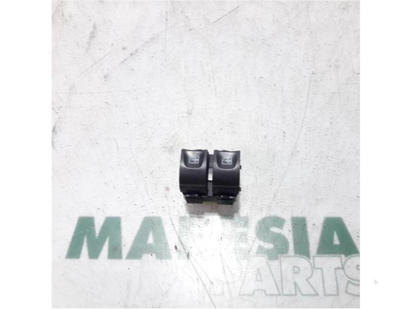 Renault - Clio - Multi-functional window switch