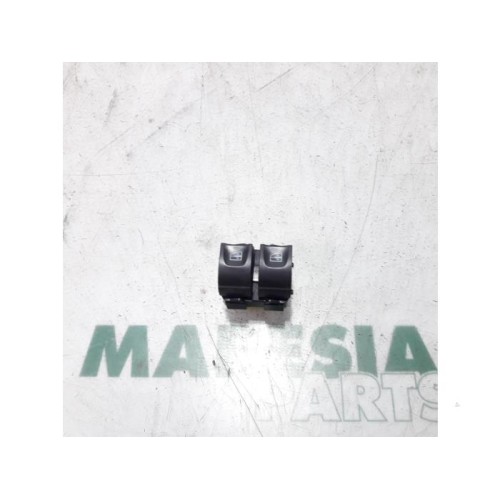 Renault - Clio - Multi-functional window switch