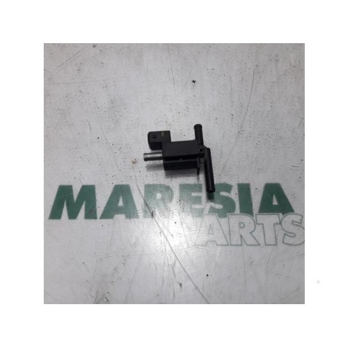 Renault - Clio - Vacuum valve