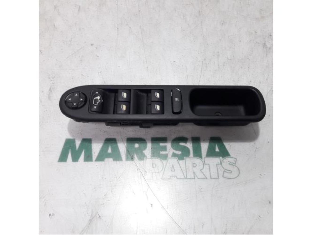 Peugeot - 207 - Multi-functional window switch