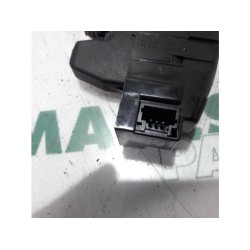 Peugeot - 207 - Tailgate lock mechanism