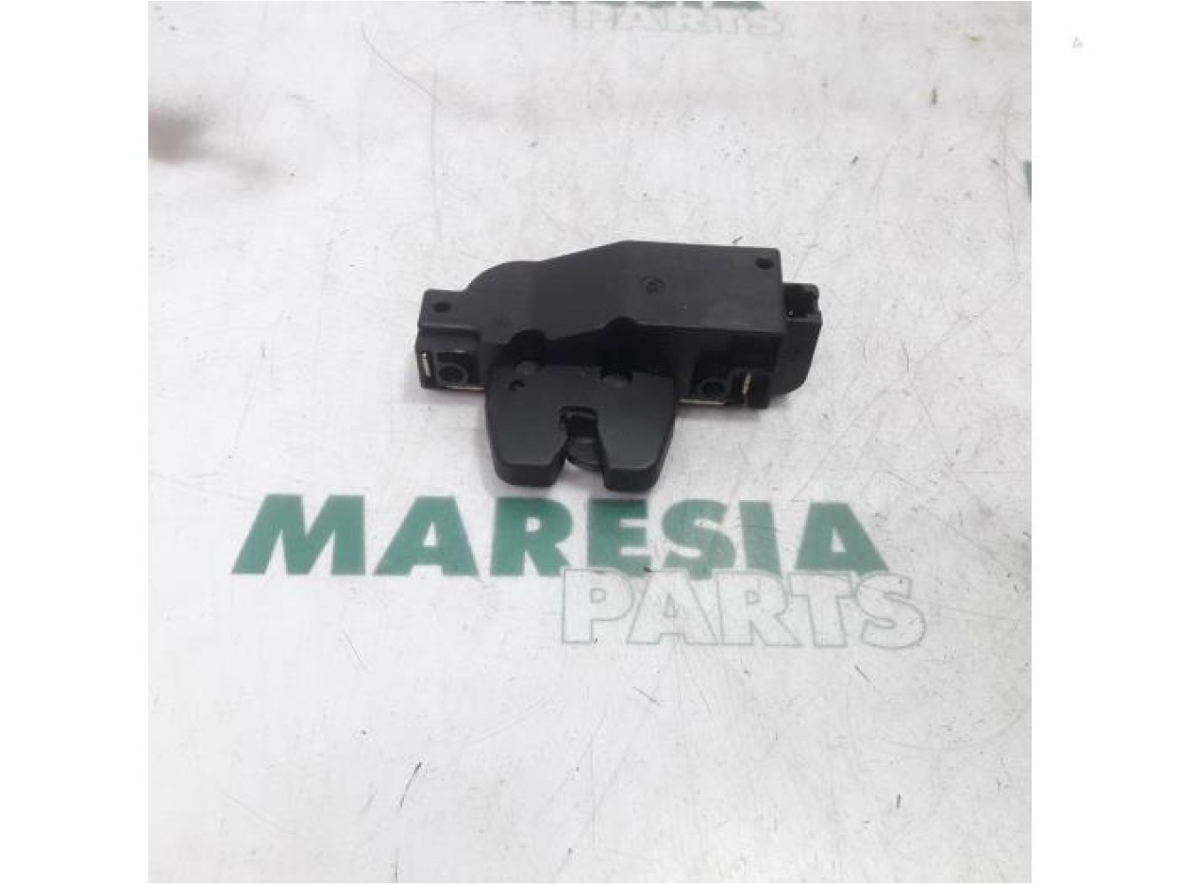 Citroen - C2 - Tailgate lock mechanism