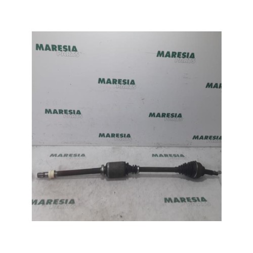 Renault - Trafic - Front drive shaft, right