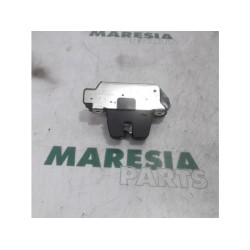 Peugeot - 208 - Tailgate lock mechanism