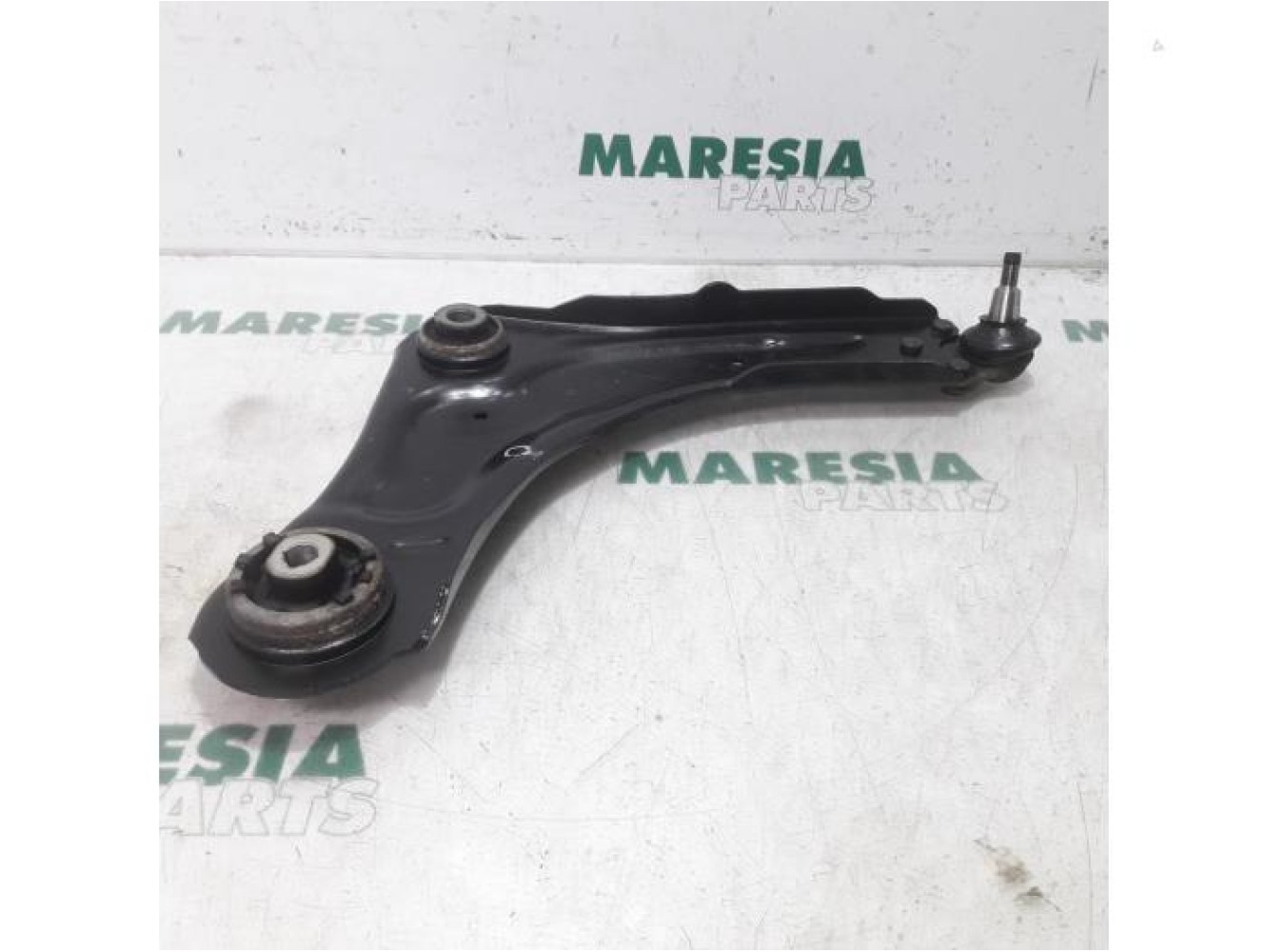 Renault - Scenic - Front lower wishbone, right