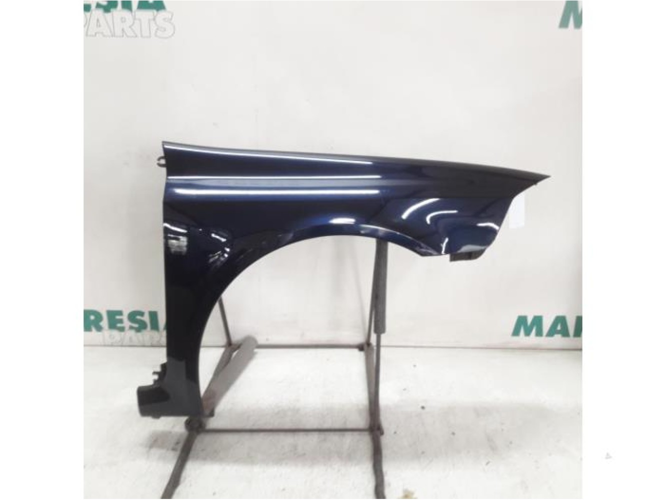Renault - Laguna - Front wing, right
