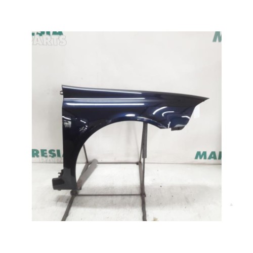Renault - Laguna - Front wing, right
