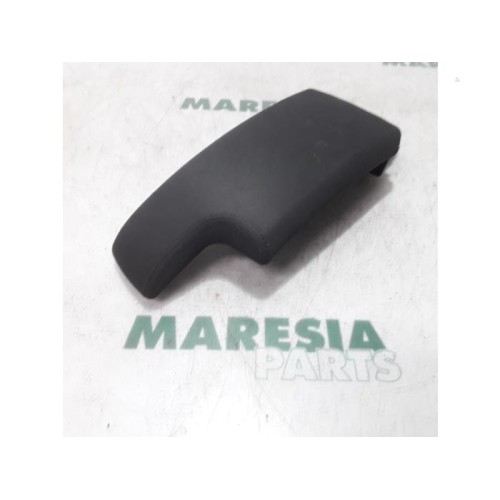 Renault - Megane - Armrest