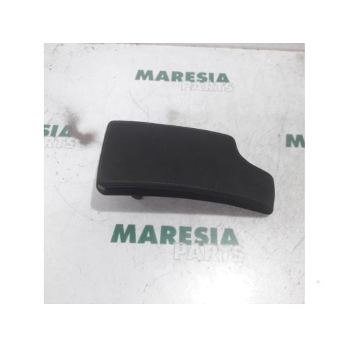 Renault - Megane - Armrest