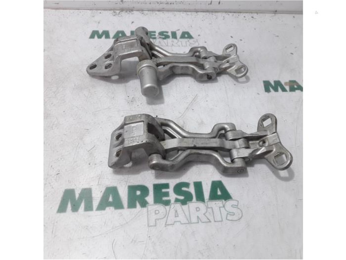 Peugeot - Boxer - Scharnier deur rechts-achter