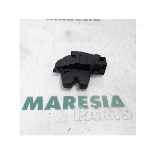 Peugeot - 308 - Tailgate lock mechanism