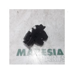 Peugeot - 207 - Tailgate lock mechanism