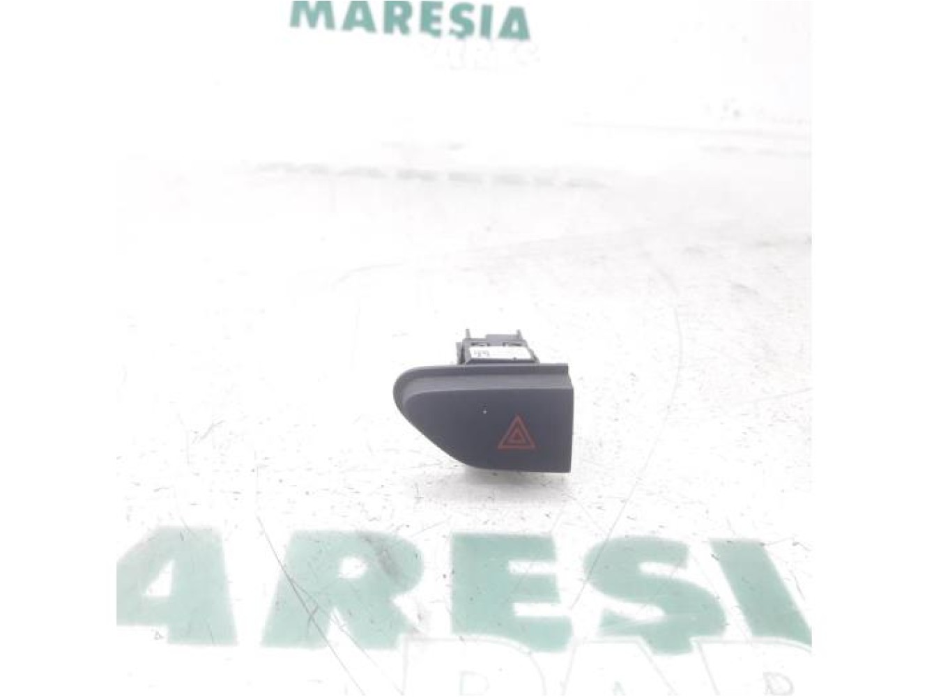Renault - Clio - Panic lighting switch