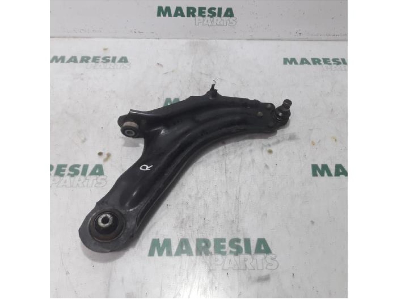 Renault - Kangoo - Front lower wishbone, right