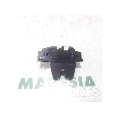 Peugeot - 308 - Tailgate lock mechanism