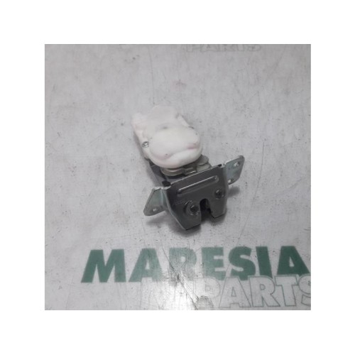 Citroen - C-Crosser - Tailgate lock mechanism