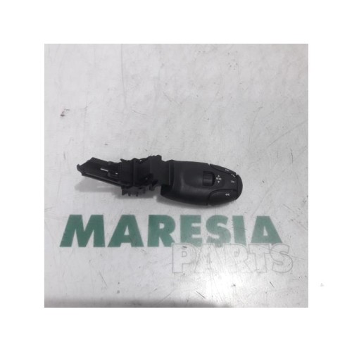Citroen - C3 Picasso - Steering wheel mounted radio control
