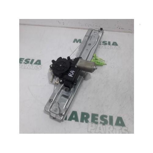Alfa Romeo - Giulietta - Rear door window mechanism 4-door, right