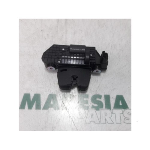 Peugeot - 208 - Tailgate lock mechanism