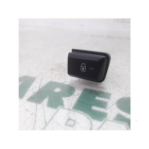 Peugeot - 208 - Switch