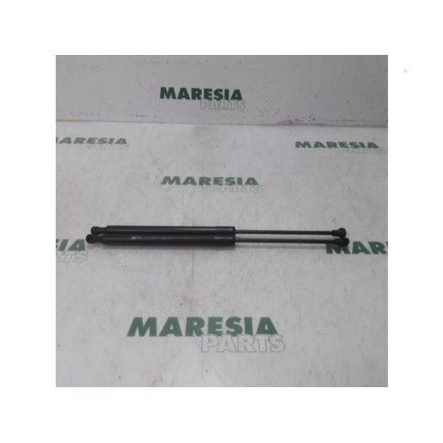 Peugeot - 208 - Set of tailgate gas struts