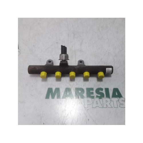 Renault - Twingo - Fuel injector nozzle