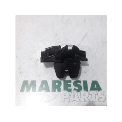 Peugeot - 207 - Tailgate lock mechanism