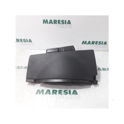 Peugeot - Partner - Glovebox
