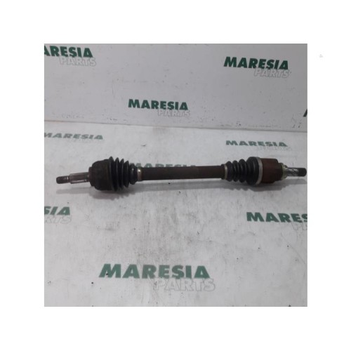 Renault - Megane Scenic - Aandrijfas links-voor