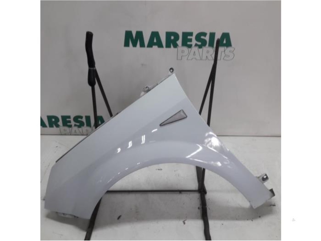 Renault - Megane Scenic - Front wing, left