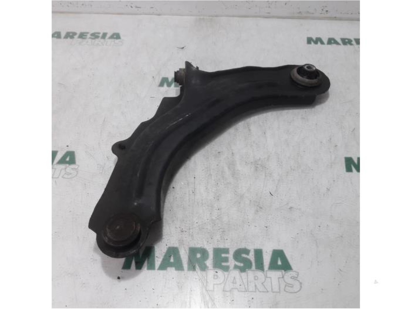 Renault - Megane Scenic - Front lower wishbone, right