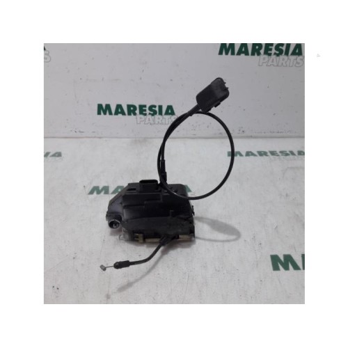 Renault - Megane Scenic - Front door lock mechanism 4-door, right