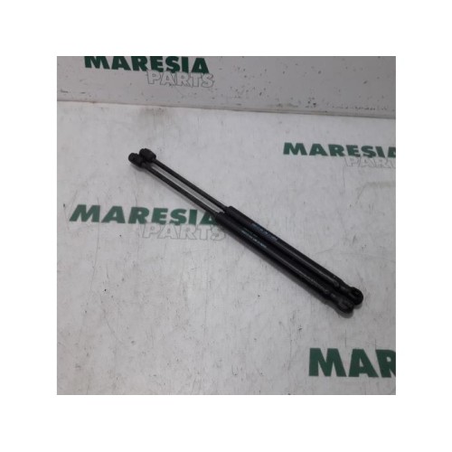 Fiat - Stilo - Set of tailgate gas struts