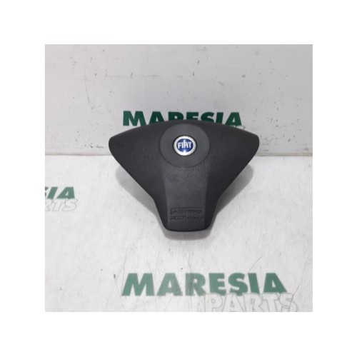 Fiat - Stilo - Left airbag (steering wheel)