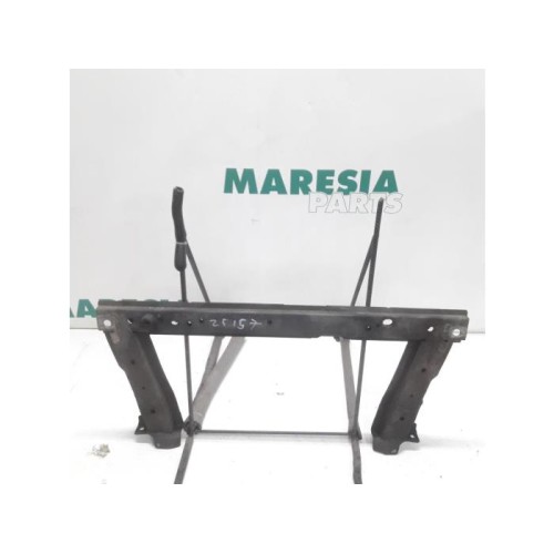 Renault - Megane Scenic - Radiator bar