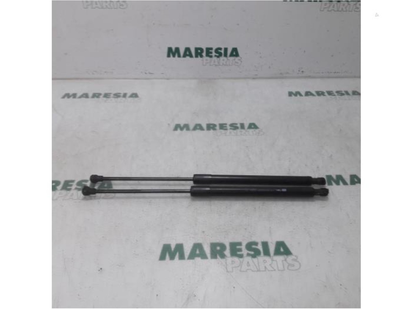 Peugeot - 208 - Set of tailgate gas struts