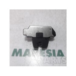 Peugeot - 208 - Tailgate lock mechanism