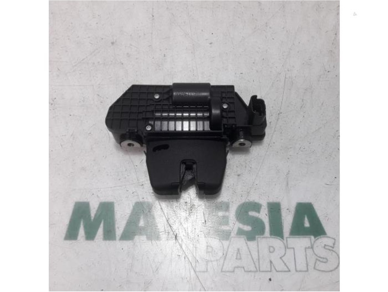 Peugeot - 208 - Tailgate lock mechanism