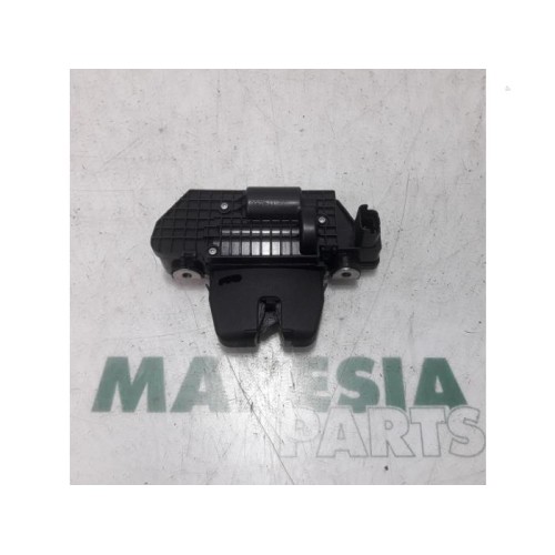 Peugeot - 208 - Tailgate lock mechanism